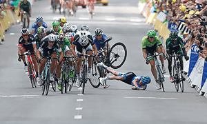 cyclist falling in peloton